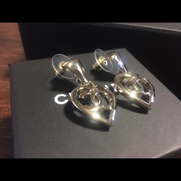 NIB 22P Chanel Heart Earrings - Picture 5 of 9